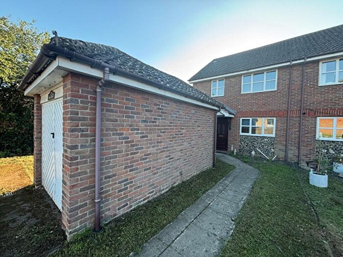 3 Bedroom Semi-Detached House To Rent In Lime Close, Lakenheath, IP27