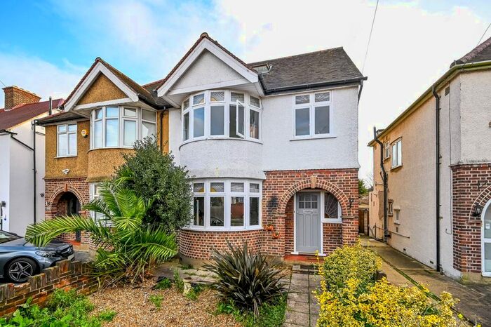 4 Bedroom Semi-Detached House To Rent In Nelson Gardens, Hounslow, TW3