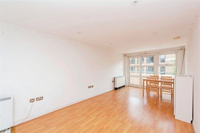 2 Bedroom Flat For Sale In London Road, Kingston Upon Thames, KT2
