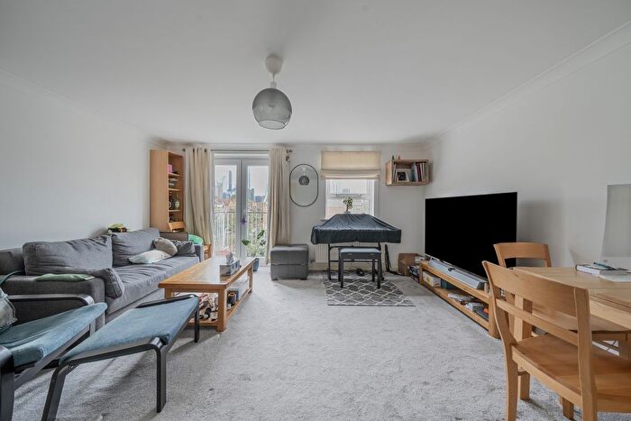 2 Bedroom Flat For Sale In Schooner Close, London, E14