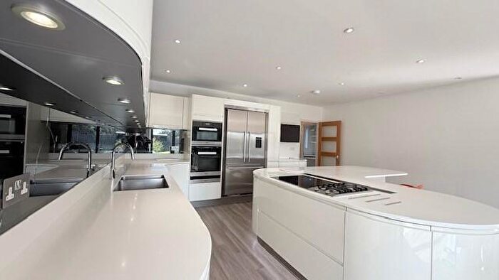 5 Bedroom House To Rent In High Road Woodford Green, IG8