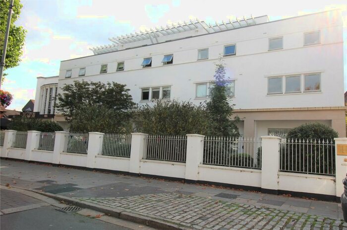 2 Bedroom Apartment To Rent In High Street, Berkhamsted, Hertfordshire, HP4