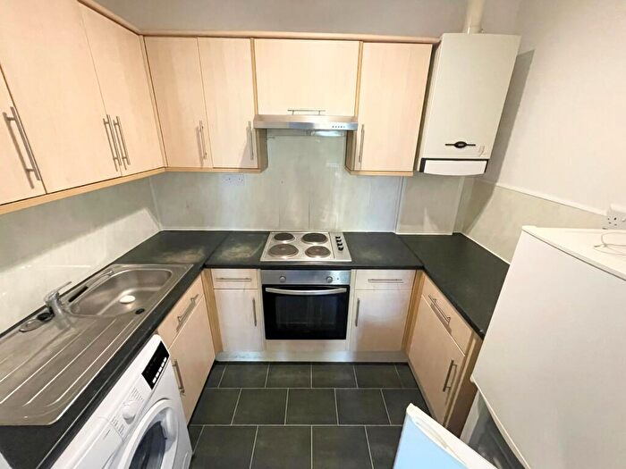 2 Bedroom Flat To Rent In Elm Avenue, NG3