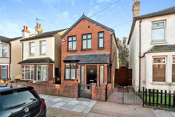 4 Bedroom Detached House For Sale In Mildmay Road, Romford, RM7