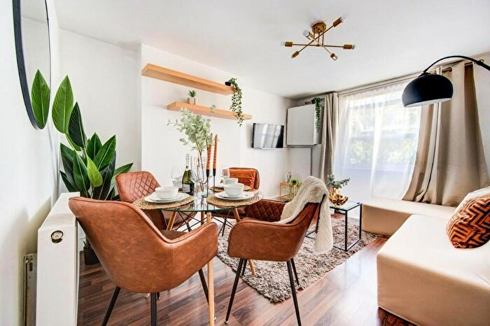 3 Bedroom Flat To Rent In Parkhurst Road, London, N7