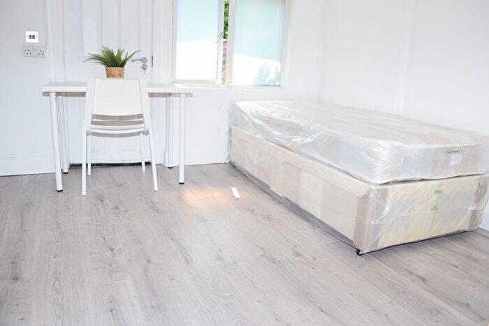 Studio To Rent In Dallas Road, Hendon, NW4