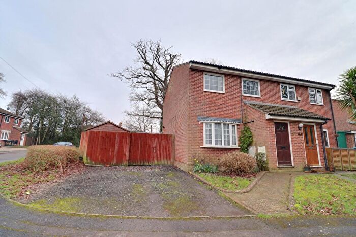 3 Bedroom Semi Detached House For Sale In Place Crescent, Waterlooville, PO7