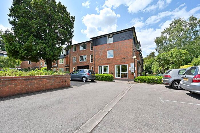 2 Bedroom Flat To Rent In Homecedars House, Bushey, Bushey Heath, WD23