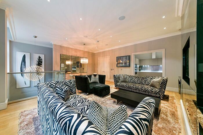 3 Bedroom Flat To Rent In Sterling Mansions, Leman Street, E1