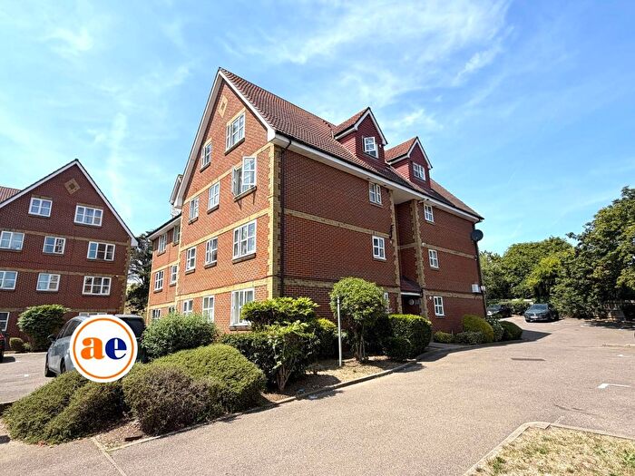 2 Bedroom Flat For Sale In Canada Road, Erith, DA8
