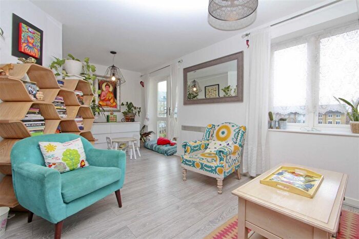 2 Bedroom Flat For Sale In Garland House, West Drayton, UB7