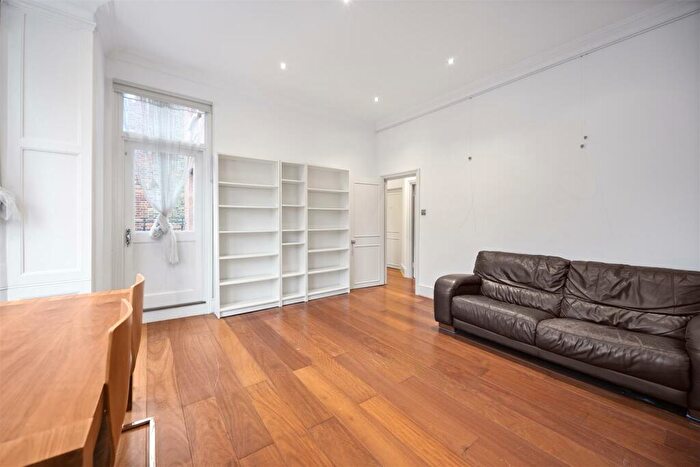 2 Bedroom Flat To Rent In Canfield Gardens, South Hampstead, NW6