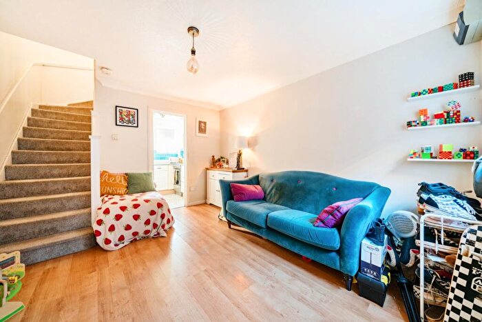 1 Bedroom House For Sale In Raven Square, Alton, Hampshire, GU34