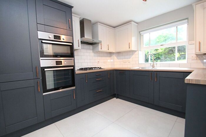 2 Bedroom Flat To Rent In Allerton Park, Chapel Allerton, Leeds, LS7