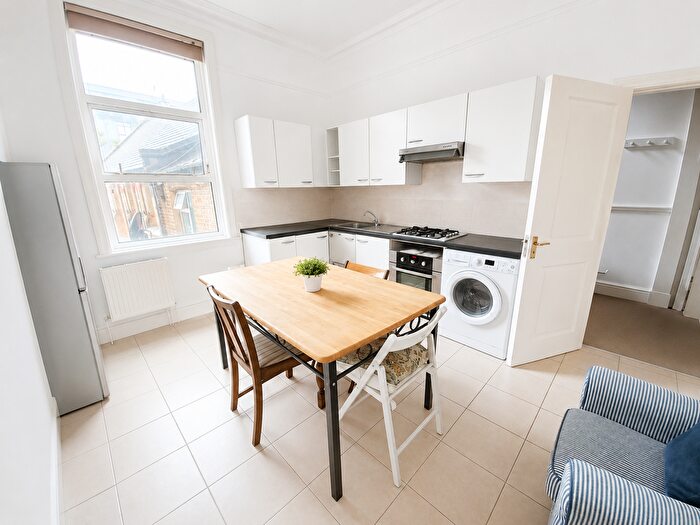 4 Bedroom Flat To Rent In Hornsey Road, Holloway, N7