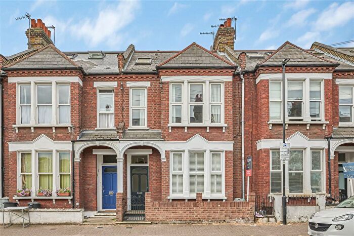 3 Bedroom Flat For Sale In Hazelbourne Road, London, SW12