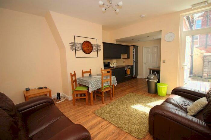 3 Bedroom Flat To Rent In Glenthorn Road, Jesmond, Newcastle Upon Tyne, NE2