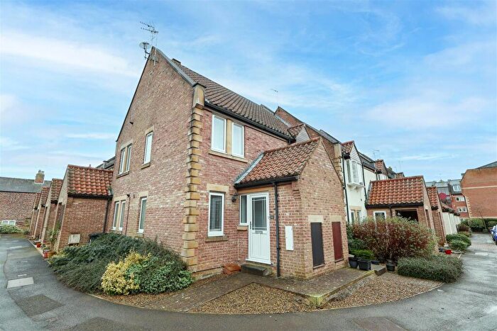 2 Bedroom Apartment For Sale In Williamson Drive, Ripon, HG4