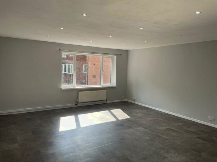 2 Bedroom Apartment To Rent In Anselm Close, Croydon, CR0