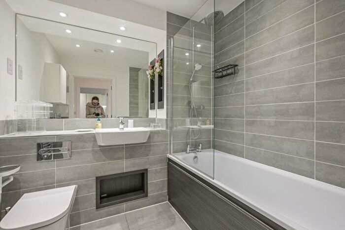 1 Bedroom Flat To Rent In Madeira Street, , Bow, London, E14