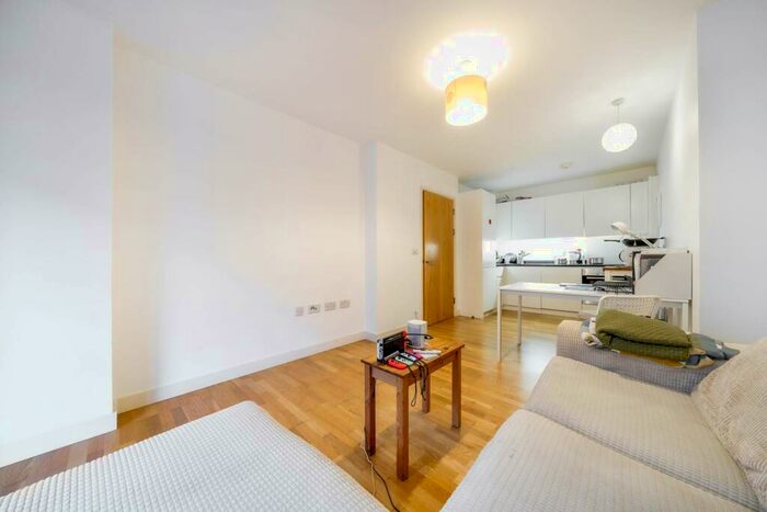 1 Bedroom Flat To Rent In Amelia Street, Elephant And Castle, SE17