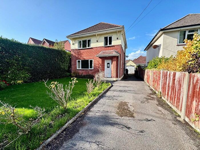 3 Bedroom Detached House To Rent In Marley Avenue, New Milton, Hampshire, BH25