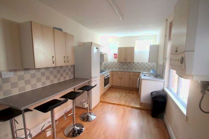 4 Bedroom House To Rent In 33 Walton Street, LE3