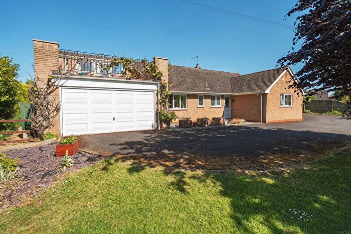 4 Bedroom Detached Bungalow For Sale In Sandfield Lane, Sedgeberrow, Evesham, WR11