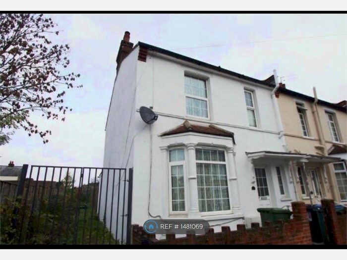 3 Bedroom End Of Terrace House To Rent In Parkgate Road, Watford, WD24