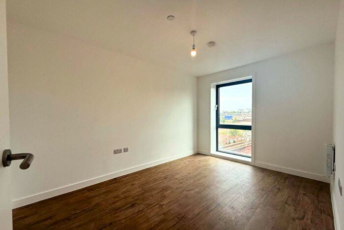 2 Bedroom Apartment For Sale In Phoenix, Saxton Lane, Leeds, LS9