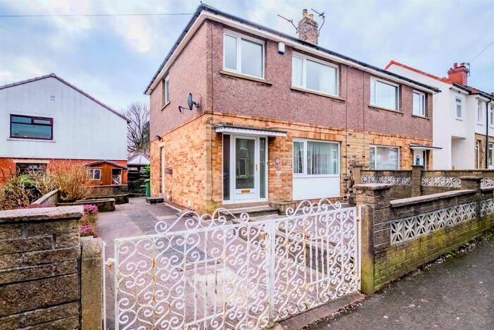 3 Bedroom Semi-Detached House To Rent In Carr Street, Huddersfield, HD3