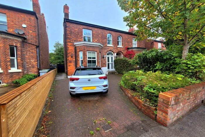 4 Bedroom Semi-Detached House To Rent In Stockport Road, Timperley, Altrincham, WA15