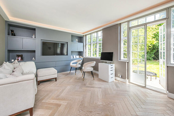 4 Bedroom Semi-Detached House To Rent In Brim Hill, East Finchley, N2