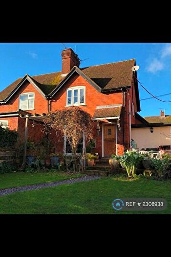 4 Bedroom Semi-Detached House To Rent In Goldfield Road, Tring, HP23