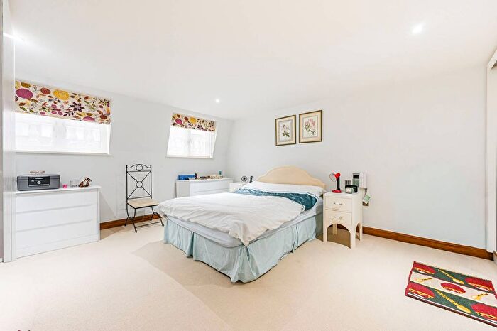 3 Bedroom Flat For Sale In Templeton Place, London, Lz, Earls Court, London, SW5