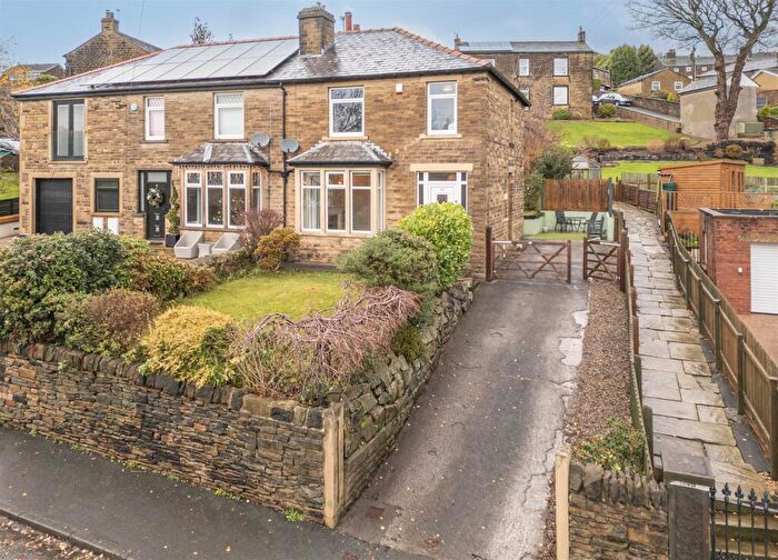 3 Bedroom Semi Detached House For Sale In Saddleworth Road, Greetland, Halifax, HX4