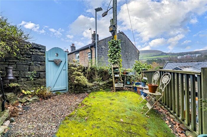 3 Bedroom End Of Terrace House For Sale In Manchester Road, Mossley, OL5