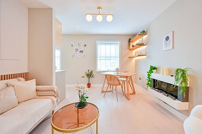 1 Bedroom Flat For Sale In Hetley Road, Shepherd's Bush, London, W12