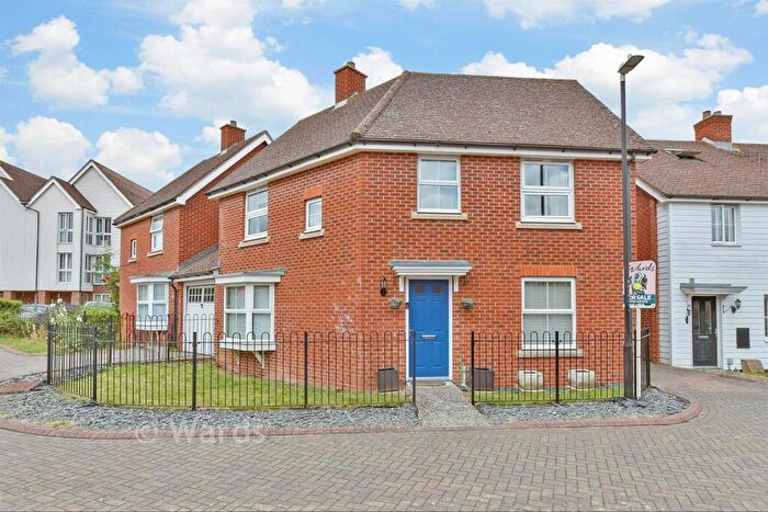3 Bedroom Link Detached House For Sale In Bergamot Close, Sittingbourne, Kent, ME10