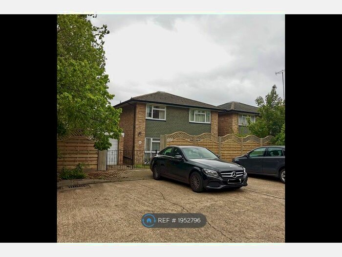 4 Bedroom Detached House To Rent In Adcock Walk, Orpington, BR6