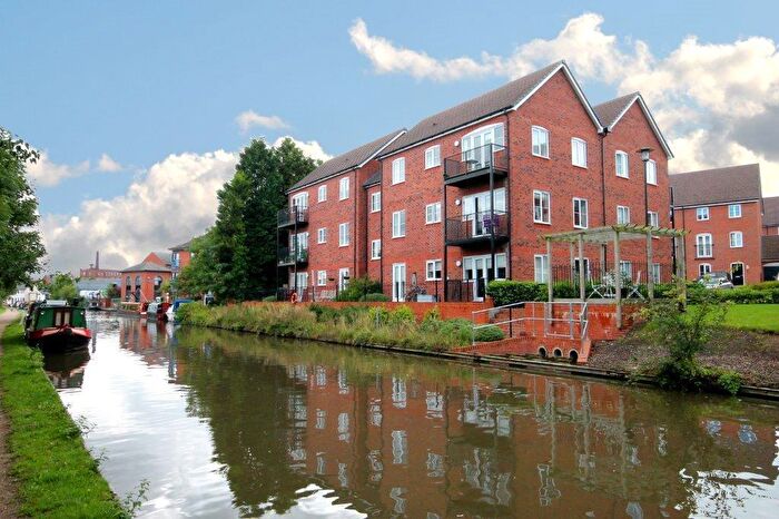 2 Bedroom Flat To Rent In Pinetree House, The Laurels, B78