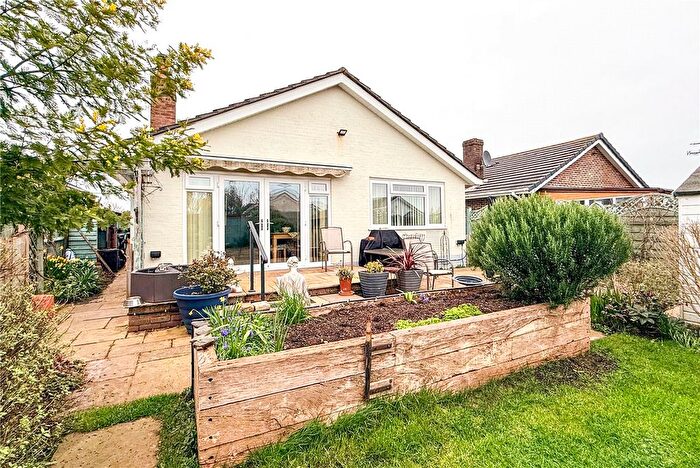 2 Bedroom Bungalow For Sale In Chiltern Drive, Barton On Sea, New Milton, Hampshire, BH25
