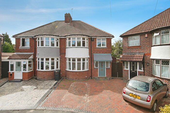 3 Bedroom Semi Detached House For Sale In Endsleigh Grove, Birmingham, B28