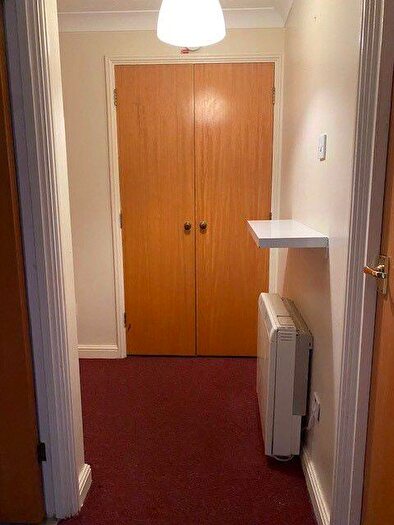 1 Bedroom Apartment For Sale In Cameron Square, Mitcham, Surrey, CR4