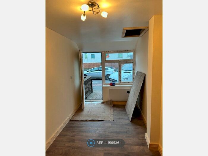 1 Bedroom Flat To Rent In Next Door To House Number, West Bromwich, B71