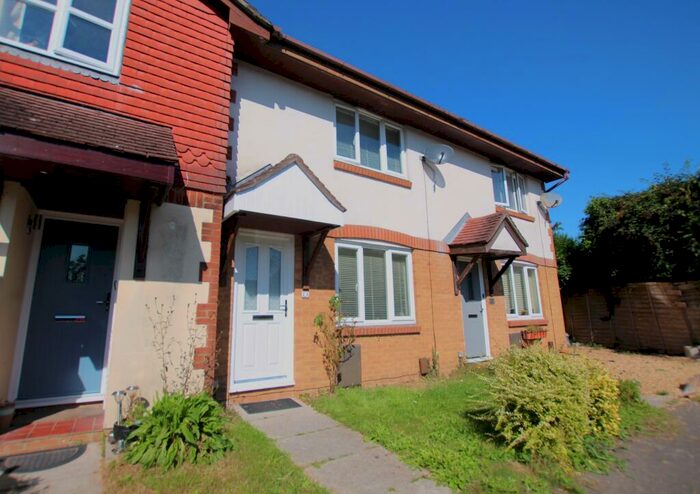 3 Bedroom Terraced House For Sale In Godwin Crescent, Clanfield, PO8