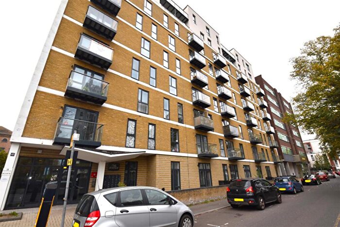 1 Bedroom Apartment For Sale In Victoria Avenue, Southend-On-Sea, SS2