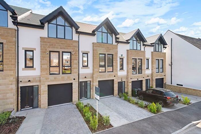 4 Bedroom Town House For Sale In Kell Street, Bingley, BD16