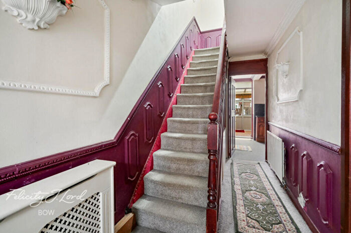 3 Bedroom End Of Terrace House For Sale In Susannah Street, London, E14