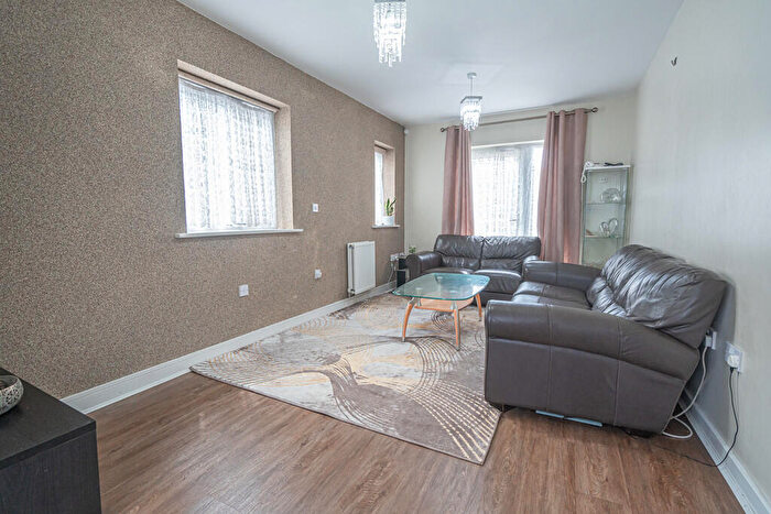 3 Bedroom Semi-Detached House For Sale In Invention Avenue, Handsworth, Birmingham, B21 - Photo 6